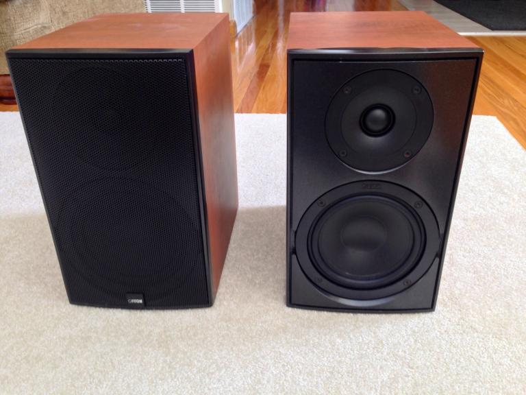 Canton LE 120 bookshelf speakers